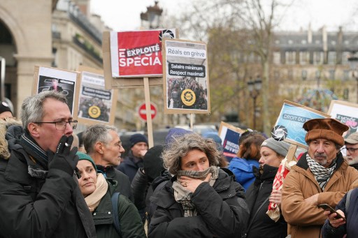 Rassemblement des techniciens audiovisuels en grève à Paris le 19 décembre 2023.
