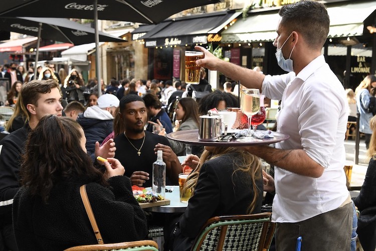 Terrasse de café à Paris