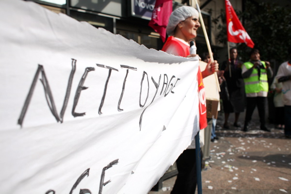 Greve des femmes de chambre dans les hotels Novotel, agents d'entretien dans l'hotellerie, groupe Accor