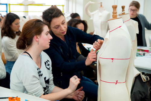 Agns BAYLE, enseignante en modlisme  l'AICP (Ecole suprieure des modeliste du vtement)