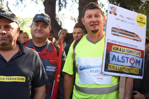 Rassemblement devant le sige d'ALSTOM