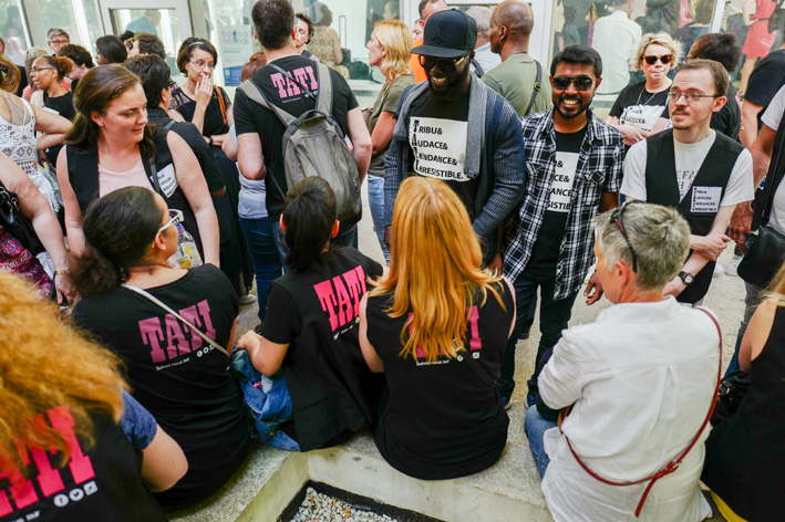 Rassemblement des salariés de Tati devant le tribunal du commerce de Bobigny
