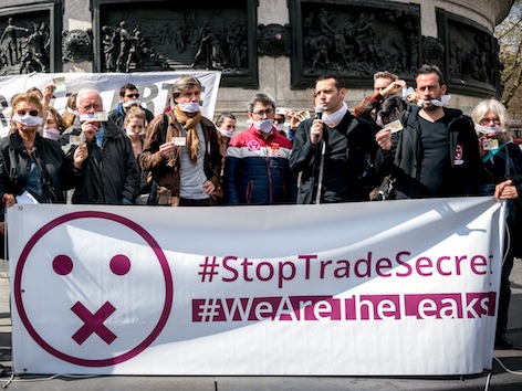 NVO – La Nouvelle Vie Ouvrière, le magazine des militants de la CGT, actualité sociale et juridique - Emmanuel Macron interpelé sur sa loi sur le secret des affaires