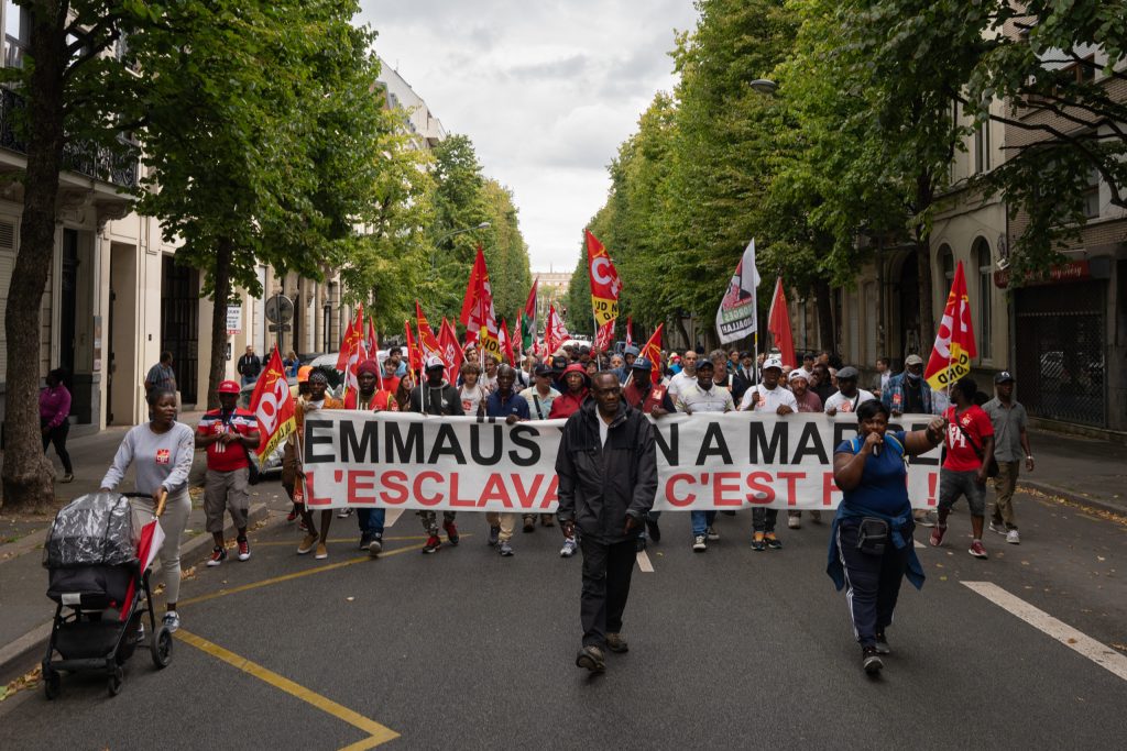 FR - MarcheGrèveEmmaüs